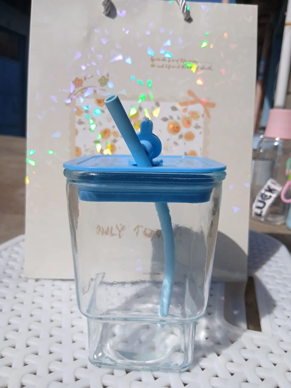 Sip in style with the light blue silicone lid and straw